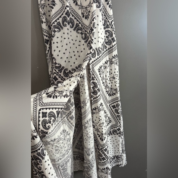 Black and White Patterned Maxi Dress - Picture 3 of 3